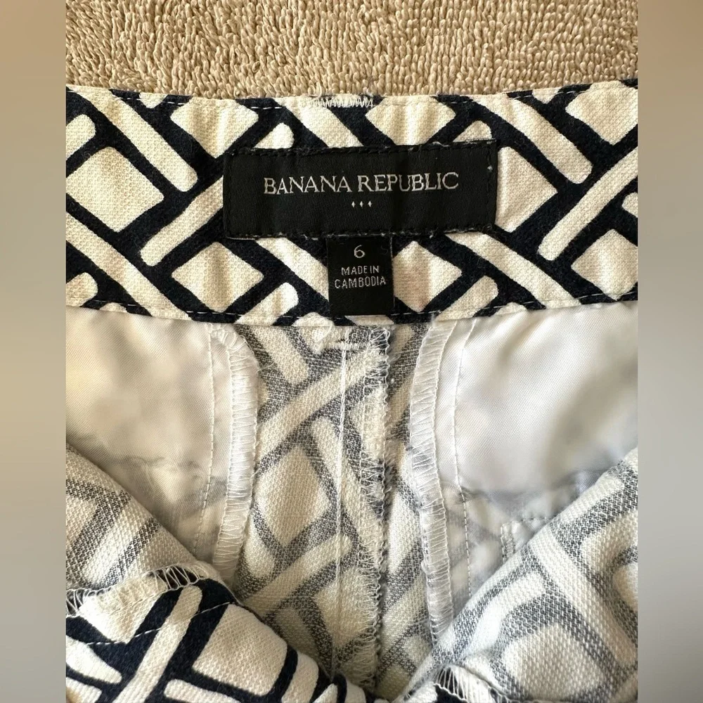 Banana Republic High Waist Black and White Geometric Shorts